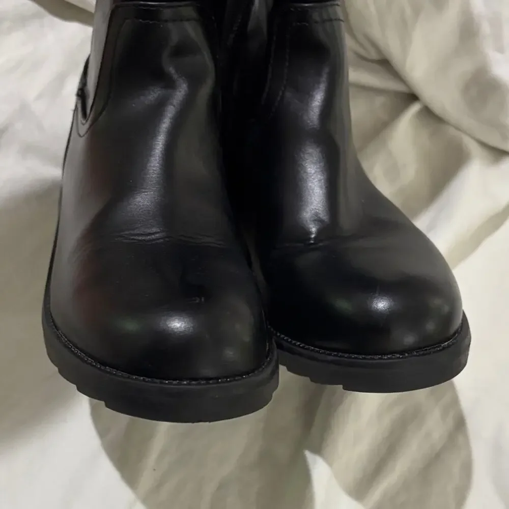 Steve Madden 2 Elegant Black Knee-High Boots full side zip worn once euc